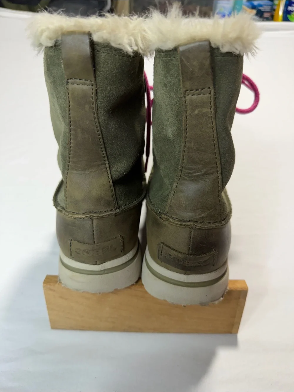 Sorel Cozy Joan in olive green